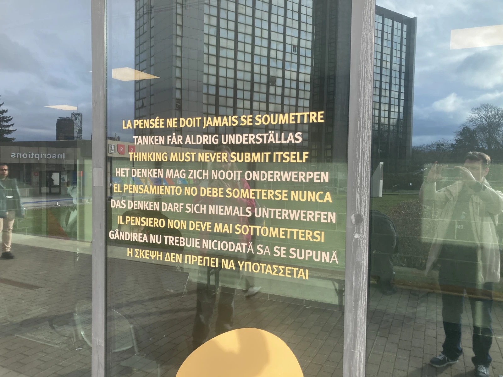 La pensée ne doit pas se soumettre