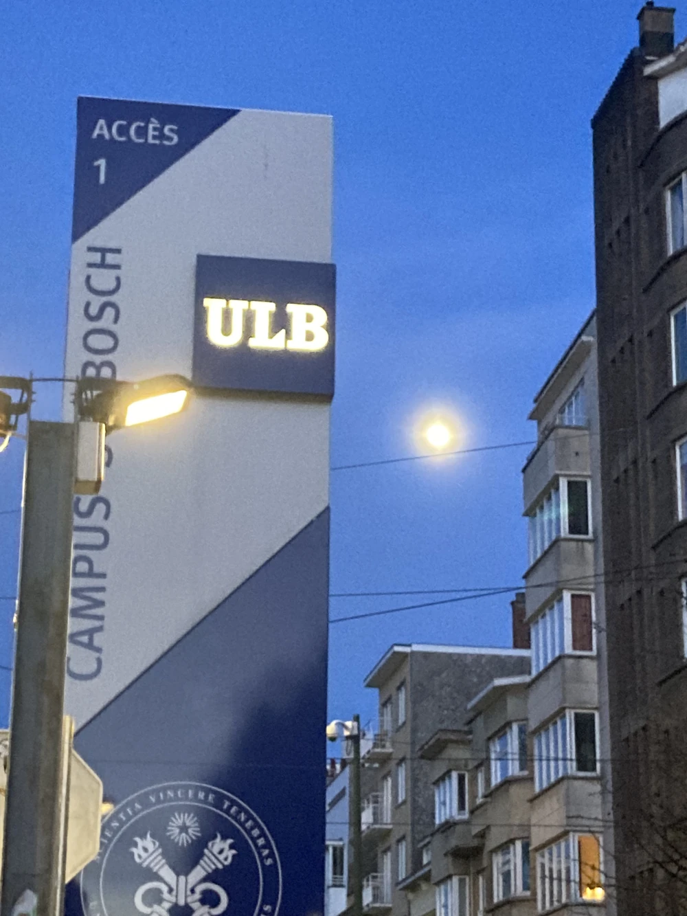 La lune se lève sur l&rsquo;ULB